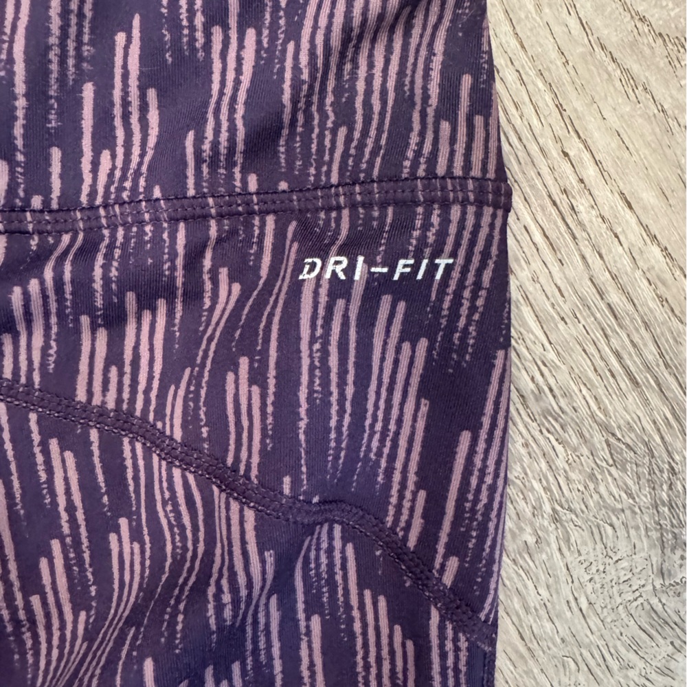 Nike Women's running Purple Patterned cropped Leggings size large - Picture 8 of 8